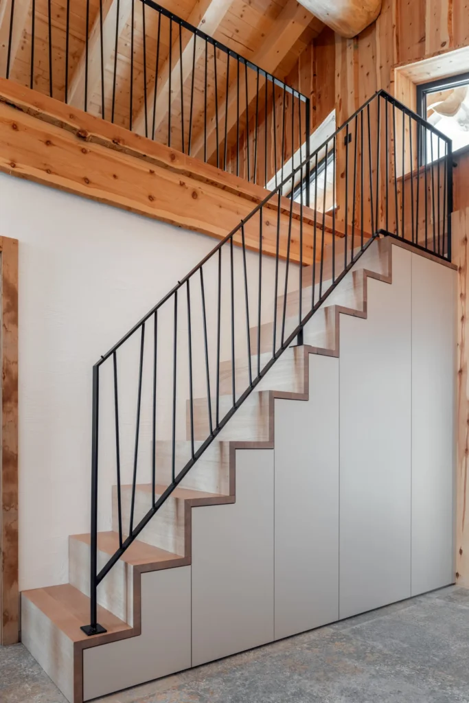 Stauraum unter Stiege M-Studio Reiter Tischlerei