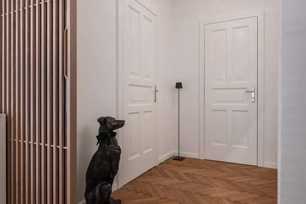 Eingangstüren und Innentüren mit der Tischlerei