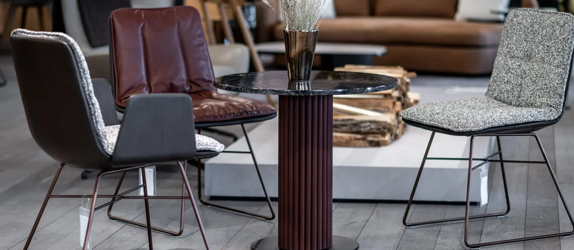 Bistro Tisch und Wittmann Sessel