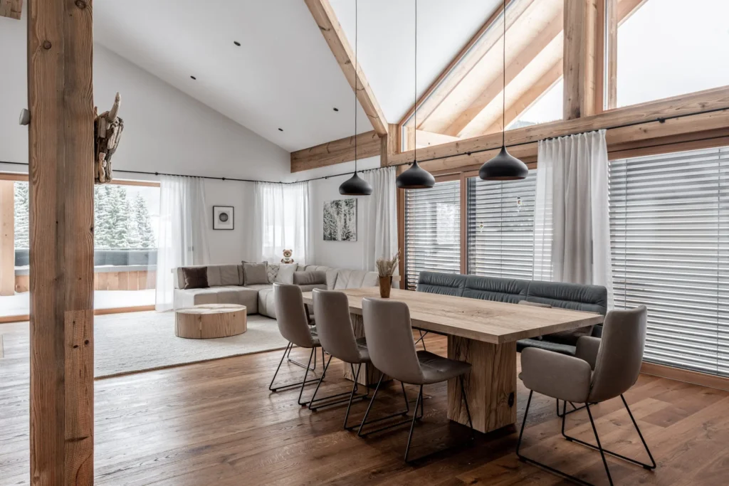 Riva1920 Tisch tifft KFF Arva Light Stühle by M-Studio Reiter