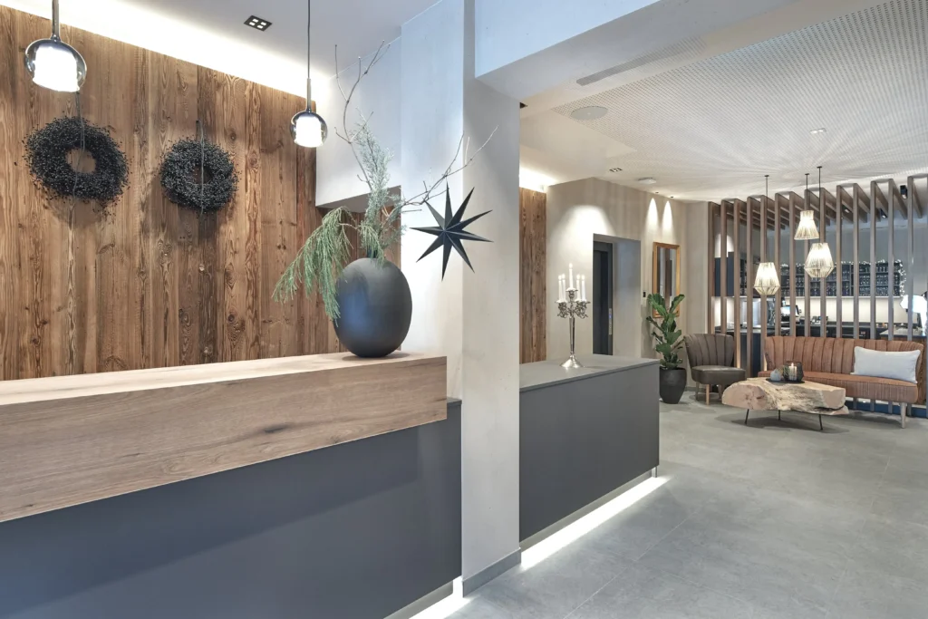 Rezeption Hotel Wurzer Filzmoos