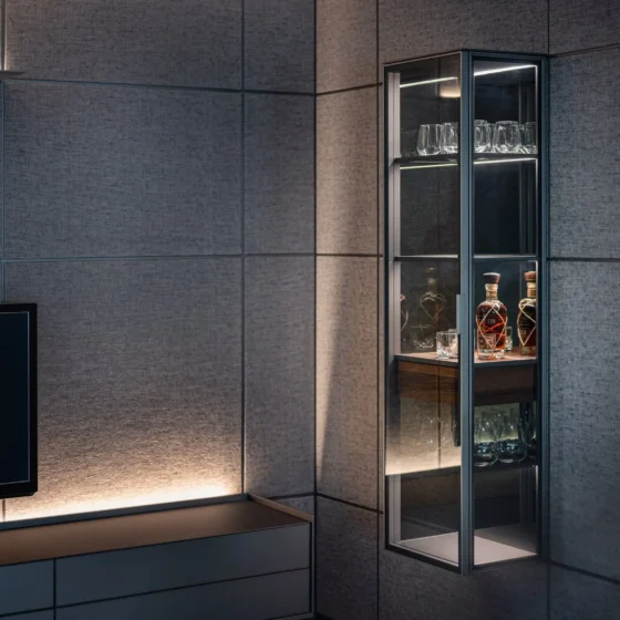 Rimadesio Alambra Vitrine auf Modulaor Wand