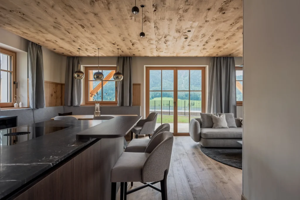 Einbauküche mit Steinplatte M-Studio Reiter Tischlerei