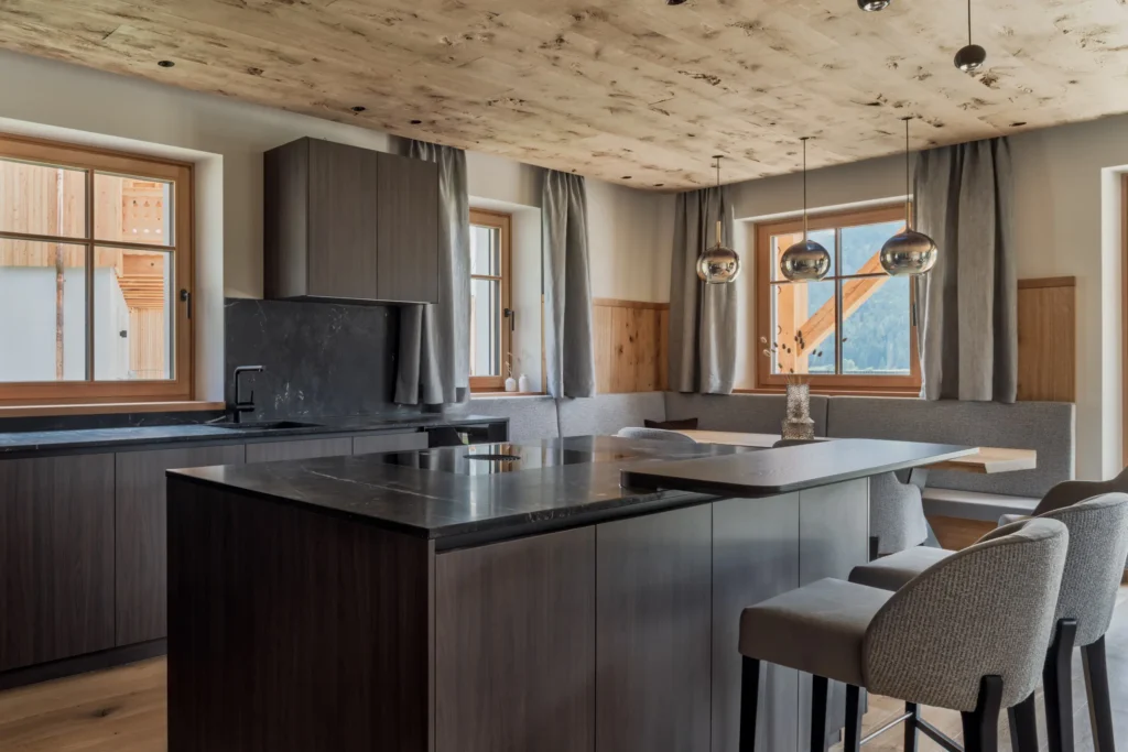 Wohnküche mit Steinplatte Tischlerei Reiter Altenmarkt