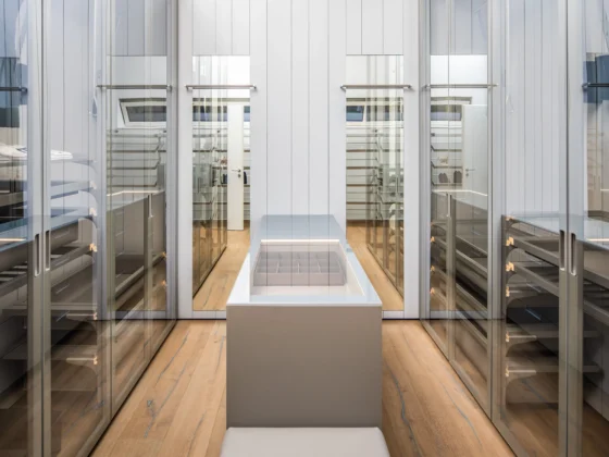 Rimadesio Cover Ankleide mit Tischlerei Elementen