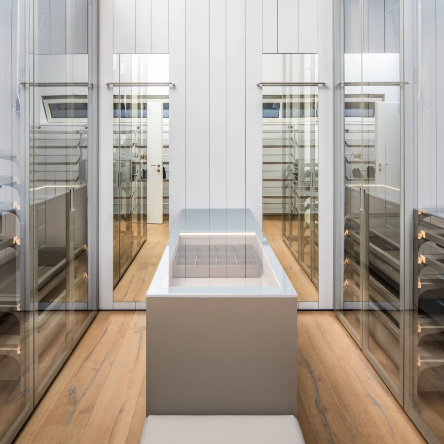 Rimadesio Cover Ankleide mit Tischlerei Elementen