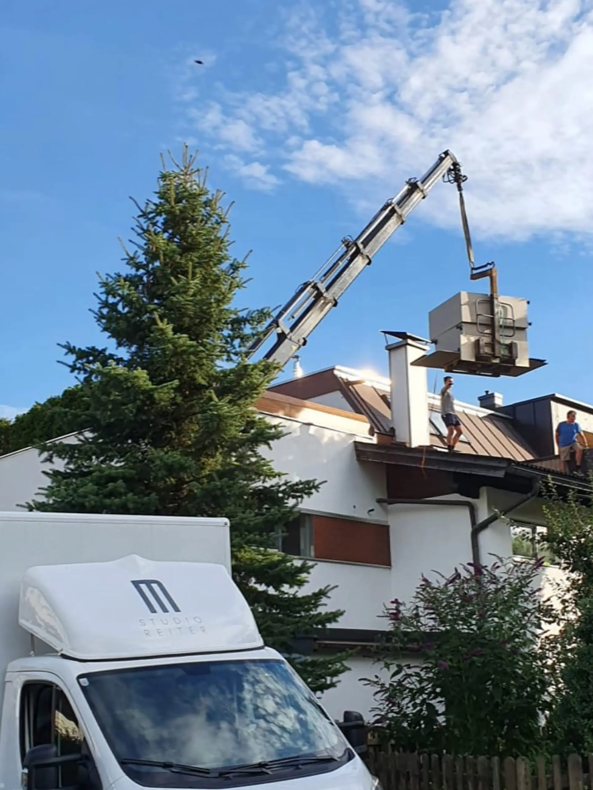 Minotti Lieferung mit Kran von M-Studio Reiter Handelspartner Österreich