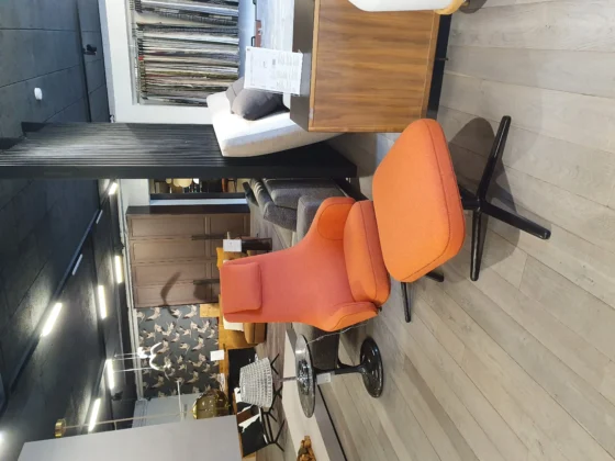 vitra repos und ottoman im M-Studio Reitr Altenmakrt uzum Abverkaufspreis