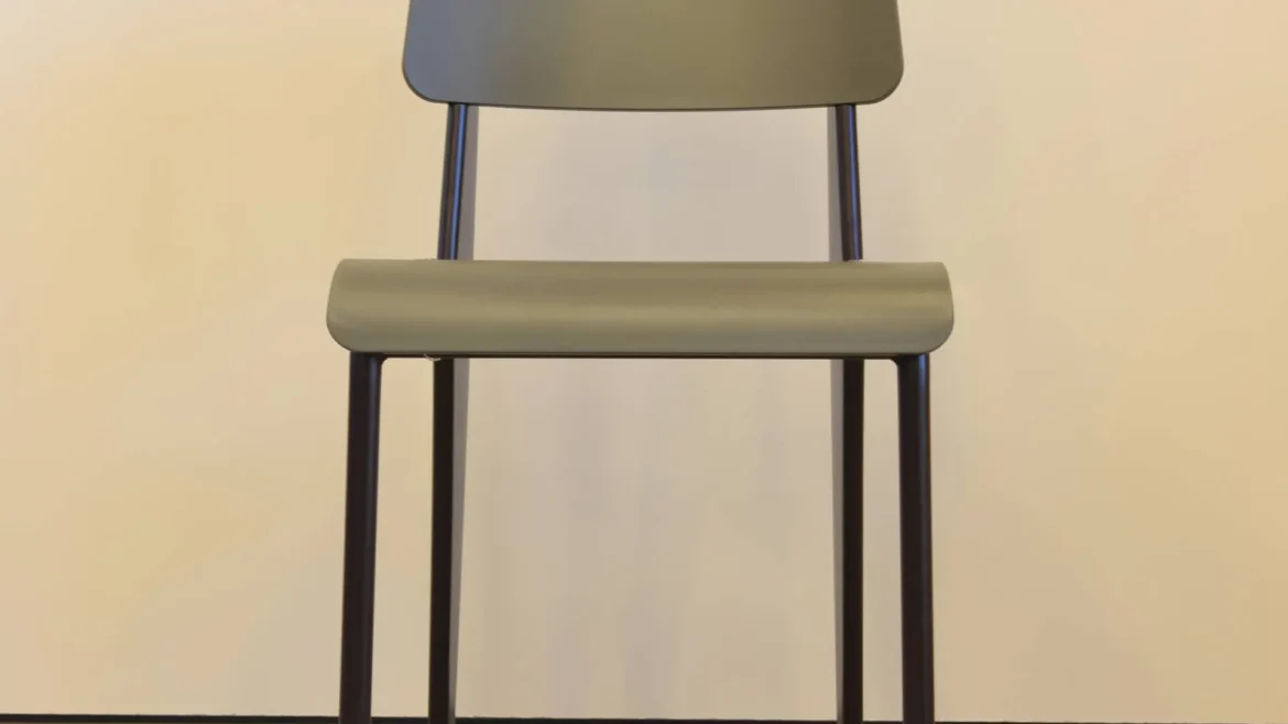 M-Studio Reiter Altenmarkt | Vitra Tip Ton Stuhl image 20