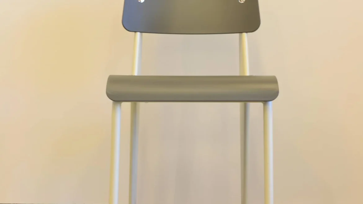 M-Studio Reiter Altenmarkt | Vitra Tip Ton Stuhl image 17