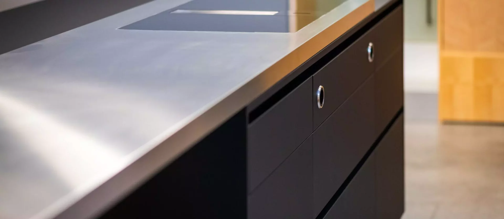 Edelstahloberfläche auf der Küche im M-Studio Reiter