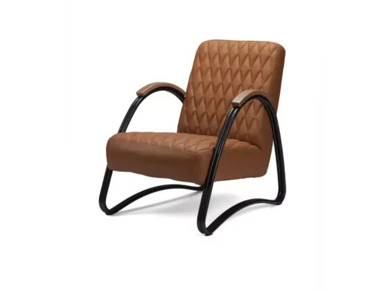 Brauner Ledersessel mit gestepptem Rücken und Sitzfläche, schwarzer Metallrahmen mit gebogenen Armlehnen, modernes, Möbel
